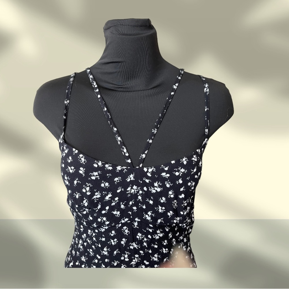 Zara black and white dress with fluted bottom EUC - Picture 2 of 5